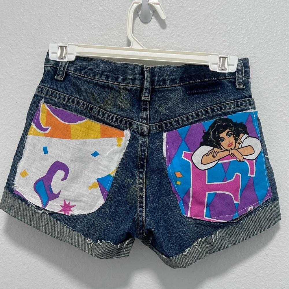 Lee Dark Wash 90s Disney Hunchback of Notre Dame Denim Shorts 25” waist